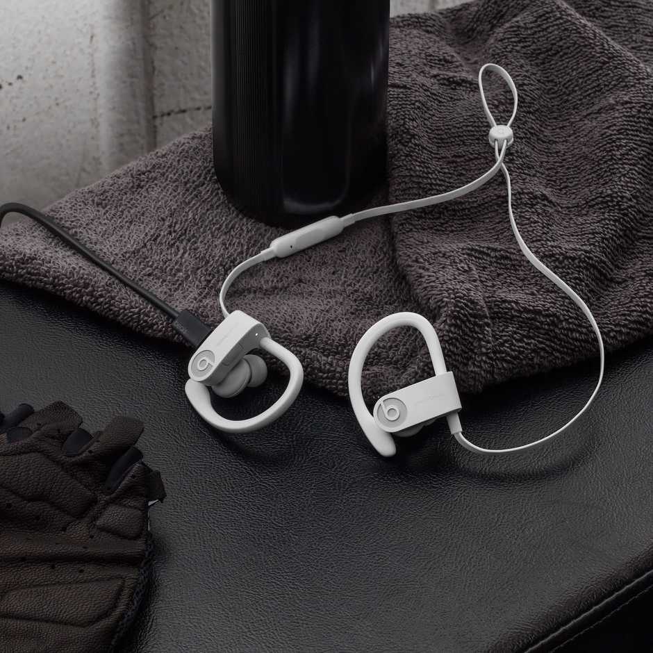 how long does it take to charge powerbeats 3 wireless